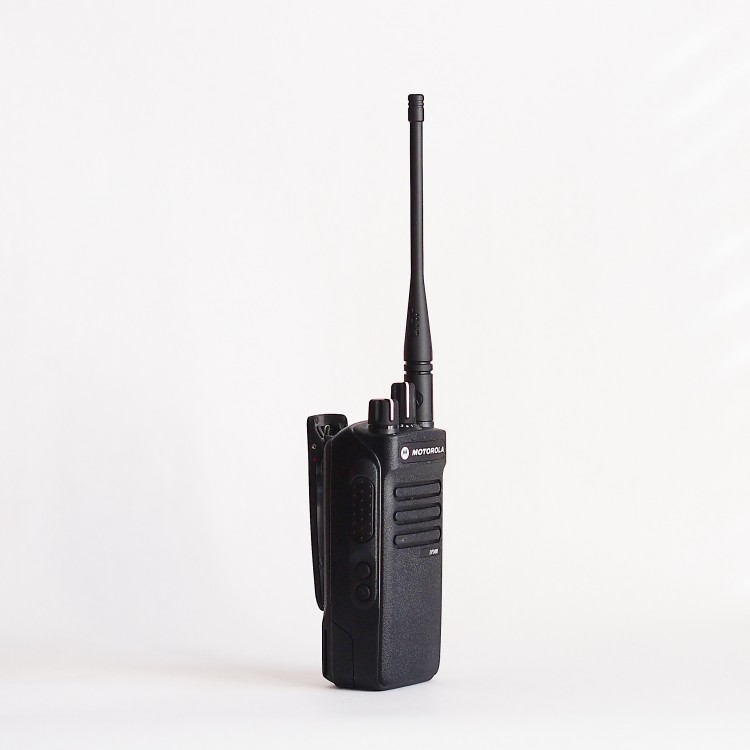SET - Radiostanice MOTOTRBO DP2400E + VHF anténa + Li-lon baterie + nabíječka